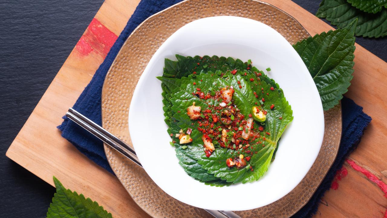 Create Stunning Dishes with Perilla Leaf: How to Use This Herb for Amazing Flavor